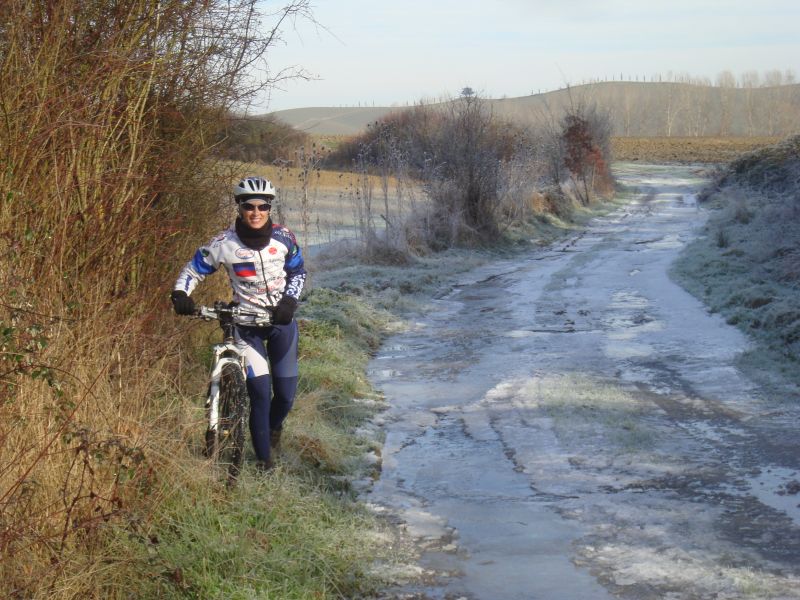 gal/2010/12 - Autunno Inverno 2010 - Le escursioni in MTB/Neve 18-19 dicembre/sul_ghiaccio_2.JPG